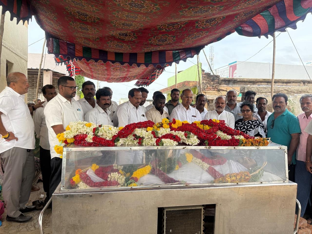 సానుభూతి చాటిన మాజీ ఎమ్మెల్యే”: చింతల రామచంద్రారెడ్డి గారు 